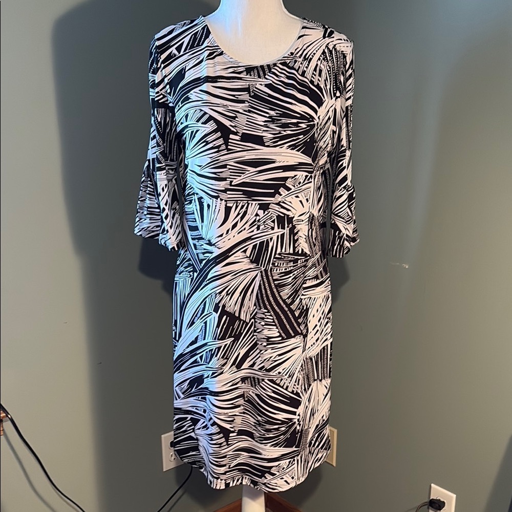 Lightweight Knit Black and White Patterned Dress